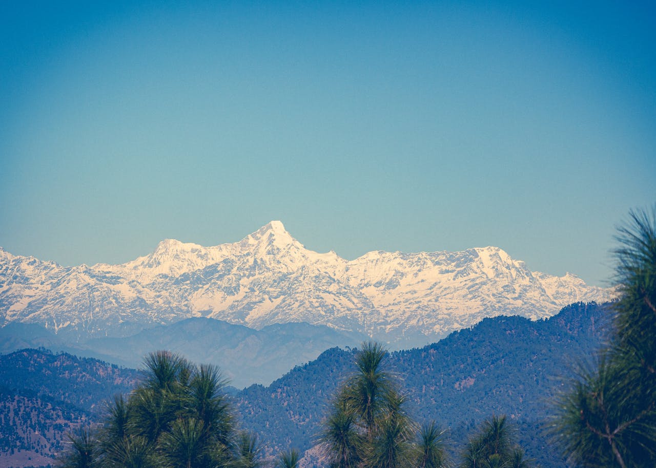 Crafting Captivating Headlines: Your awesome post title goes here Stunning snowy Himalayas under a clear blue sky in Almora, India, showcasing breathtaking natural beauty.